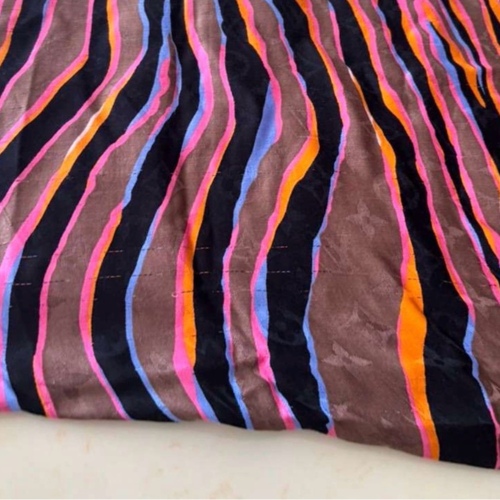 LOUIS VUITTON Monogram Zebra Mocca Shawl - Picture 2 of 5